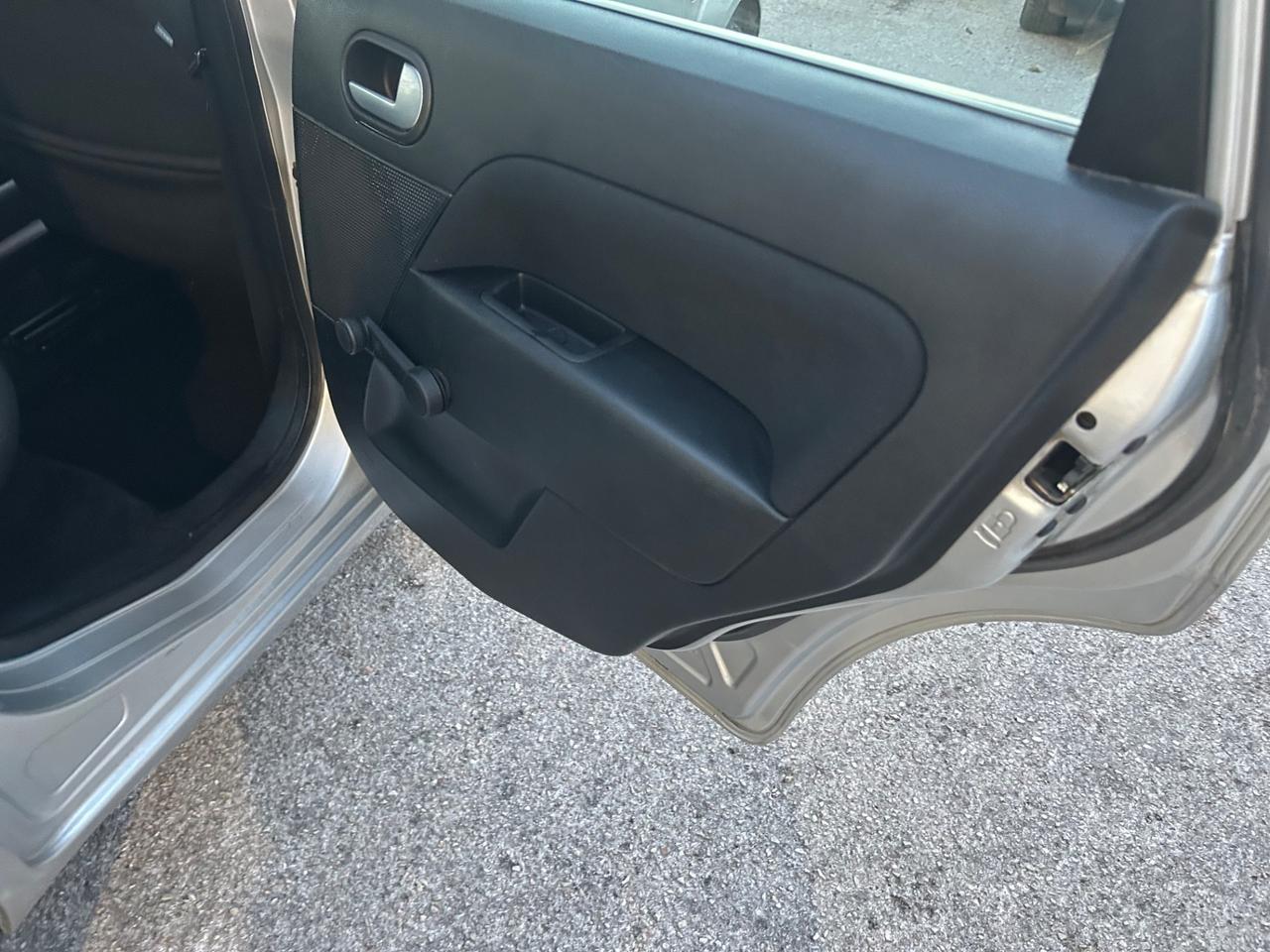 Ford Fiesta 1.2 5p. Ghia 140000km Gancio Traino
