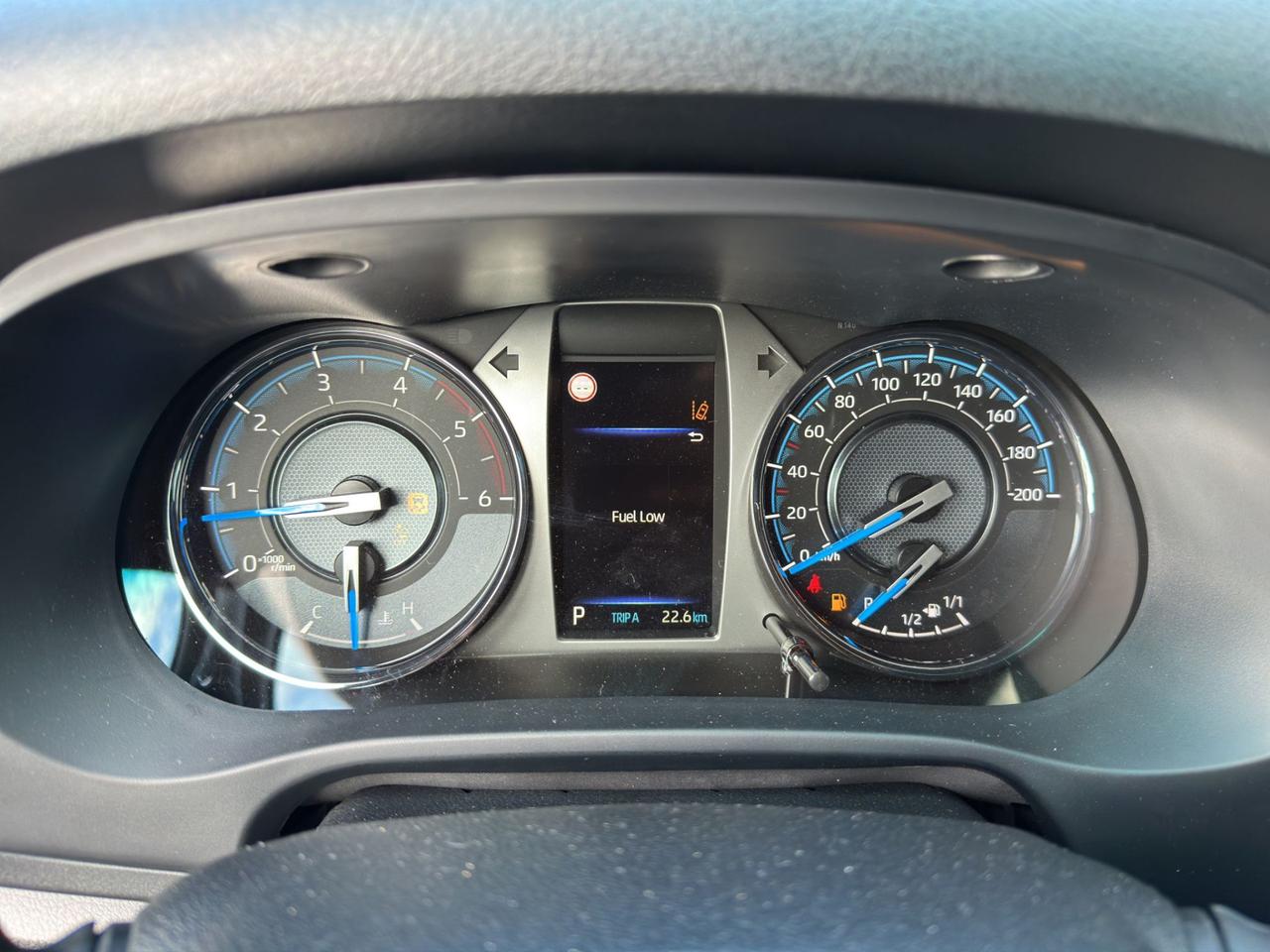 Toyota Hilux 2.4 d-4d double cab Invincible auto