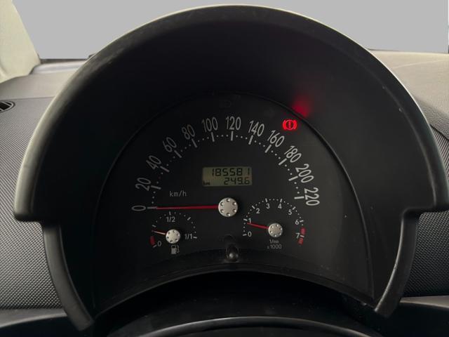 VOLKSWAGEN New Beetle 2.0