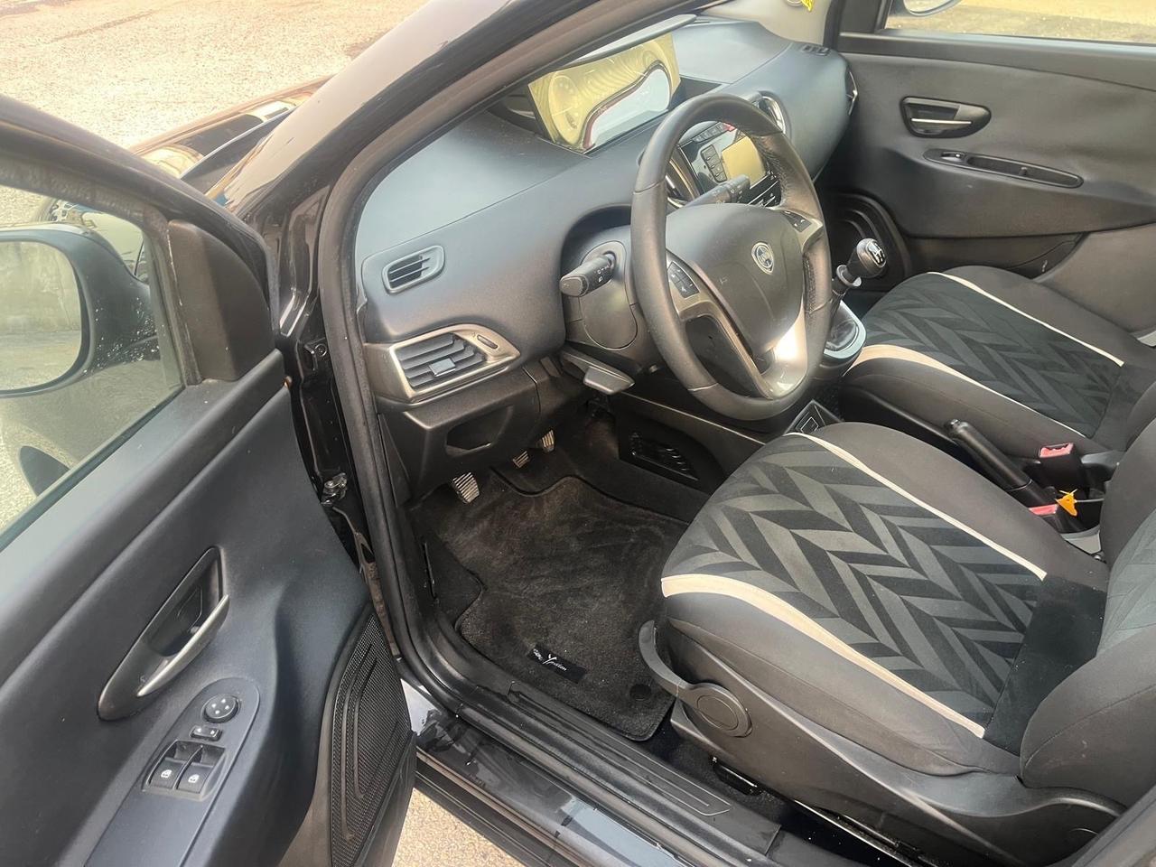 Lancia ypsilon-1.2 benz-full-11/2016