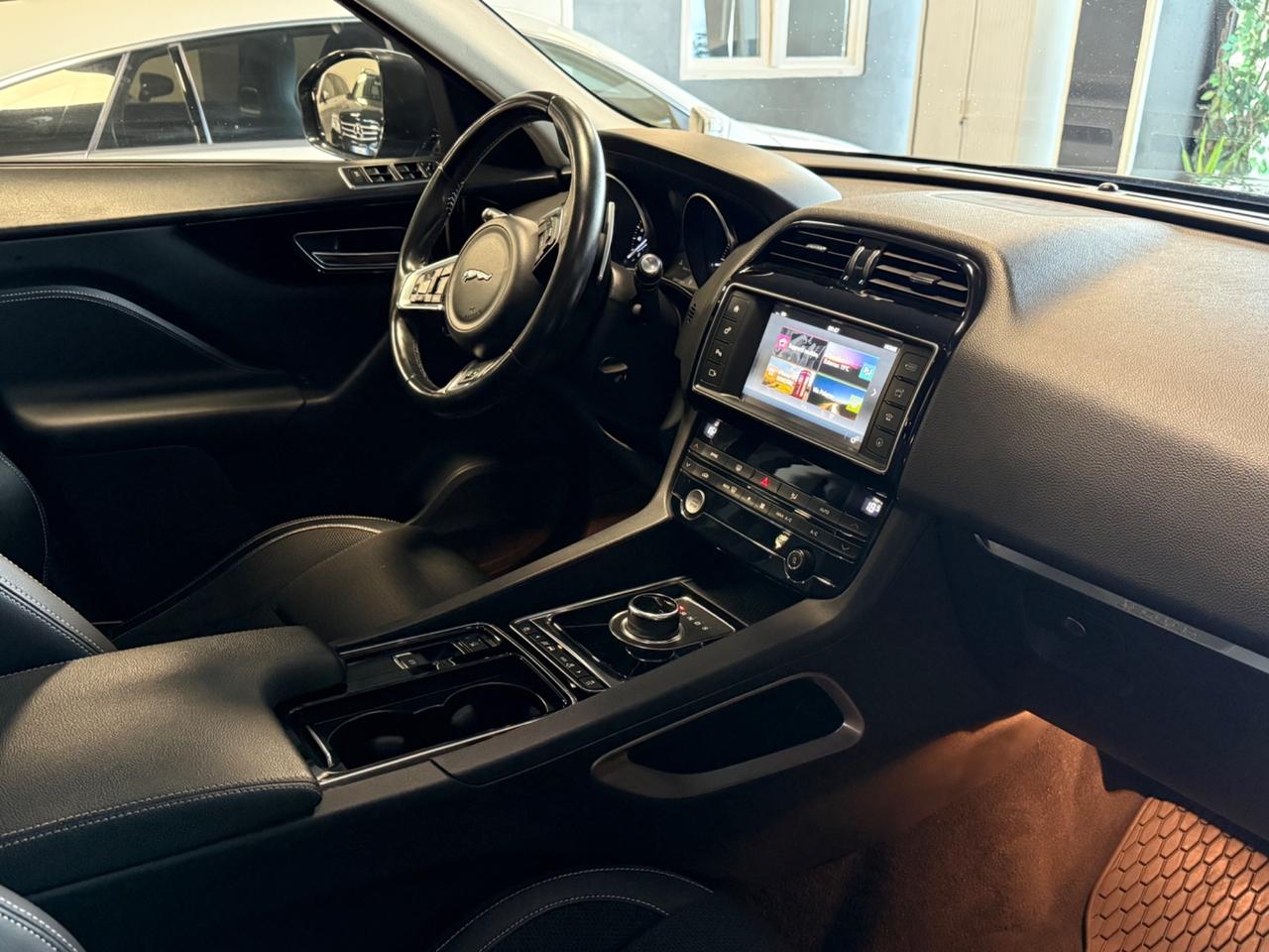 Jaguar F-Pace 2.0 D 180 CV aut. Portfolio