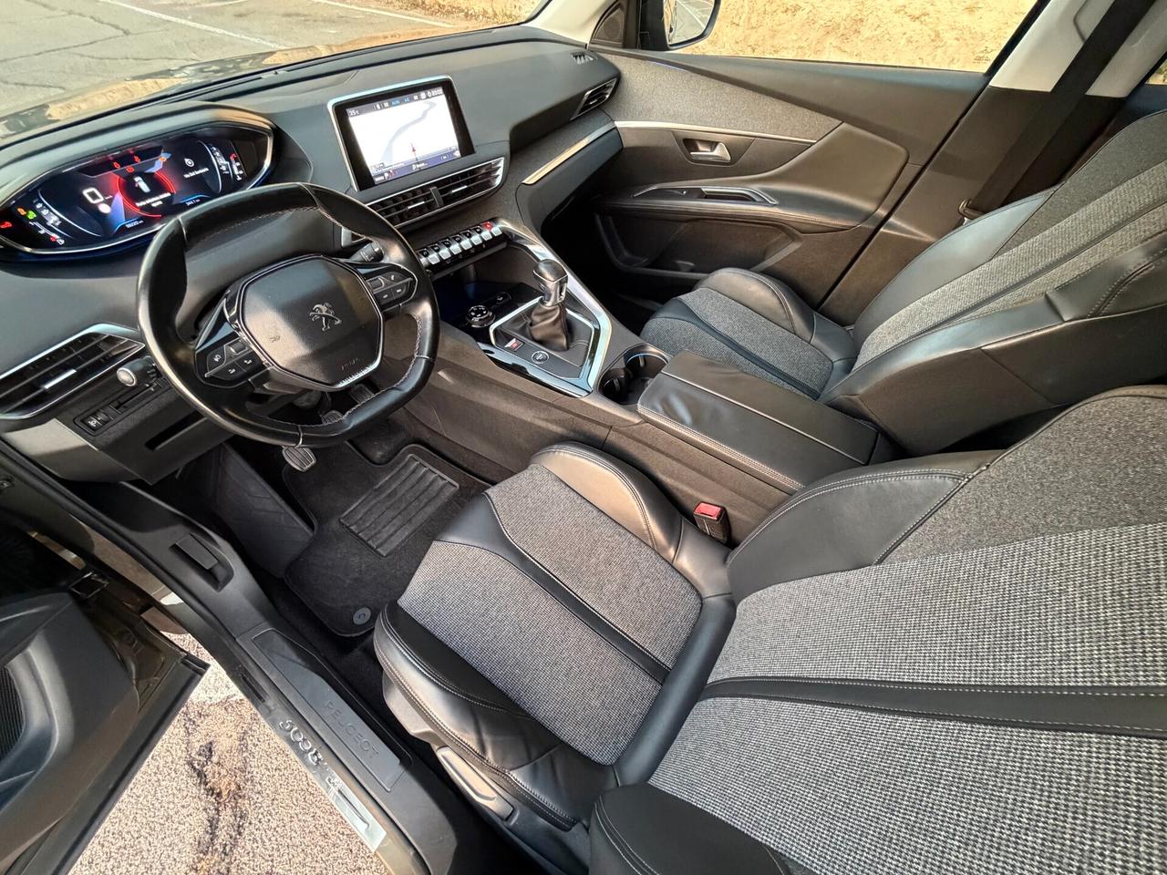 Peugeot 3008 ALLURE/1.6 120CV/PELLE/18"/CAR PLAY