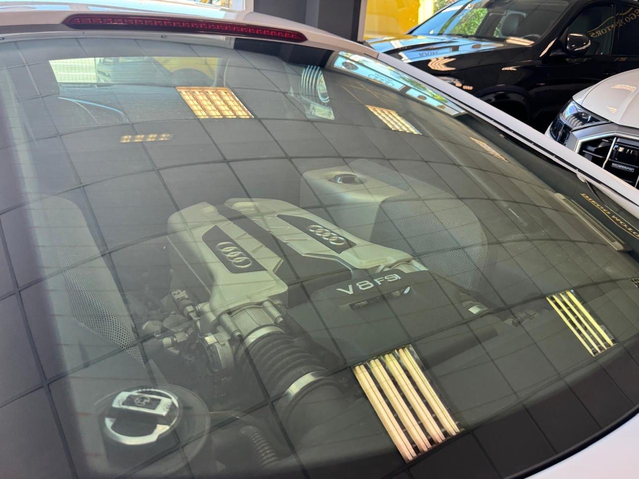 Audi R8 4.2 V8 FSI quattro R tronic