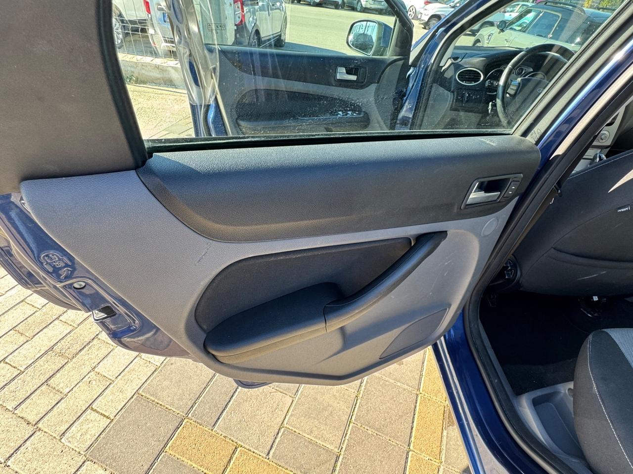 Ford Focus 1.6 (115CV) 5p. Bz.- GPL Titanium