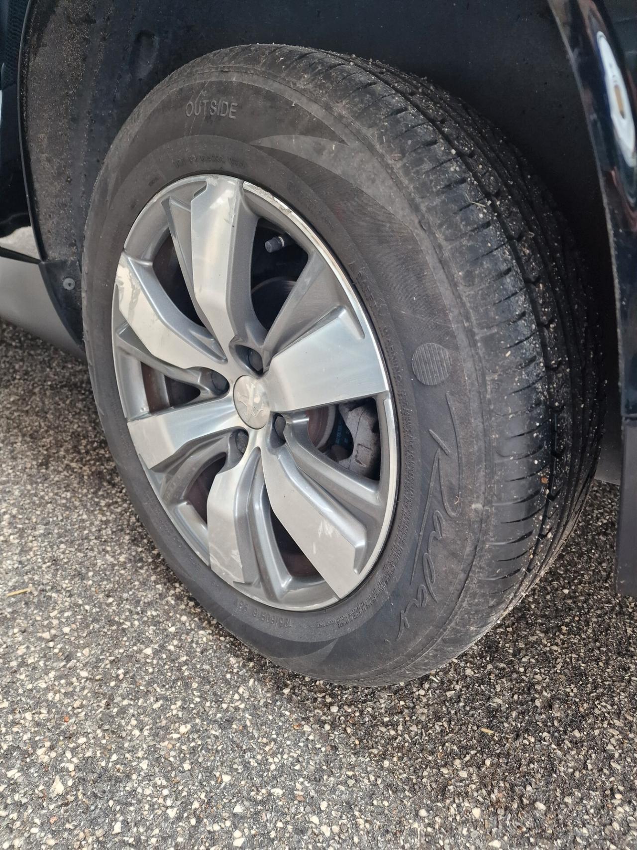 Peugeot 2008 PureTech 82 Allure, 119 mila chilometri