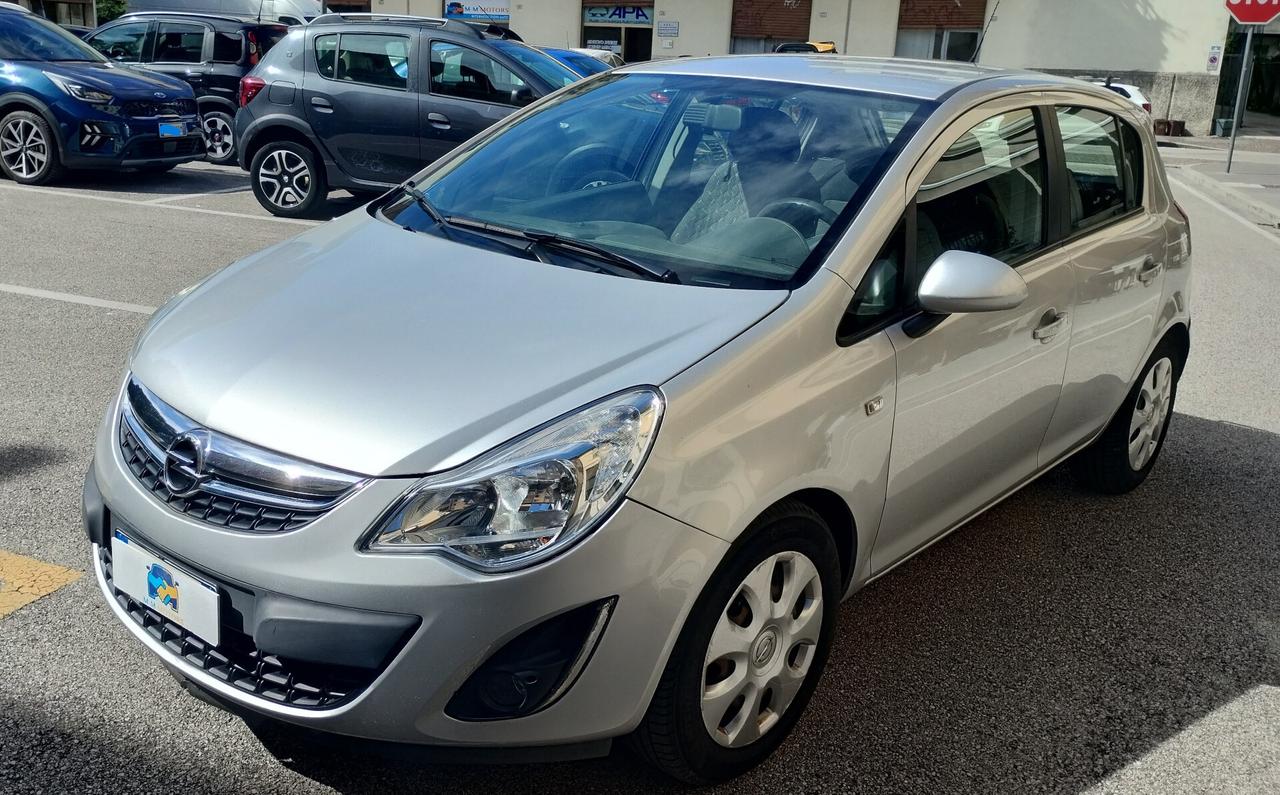 Opel Corsa 1.2 5 porte Club NEOPATENTATI