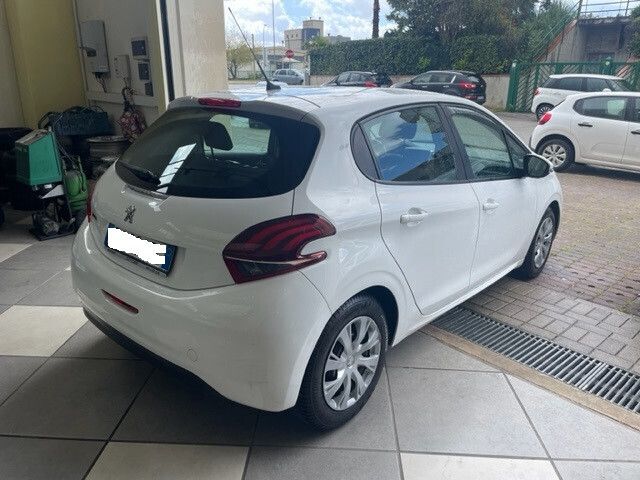 Peugeot 208 2017 photo 3