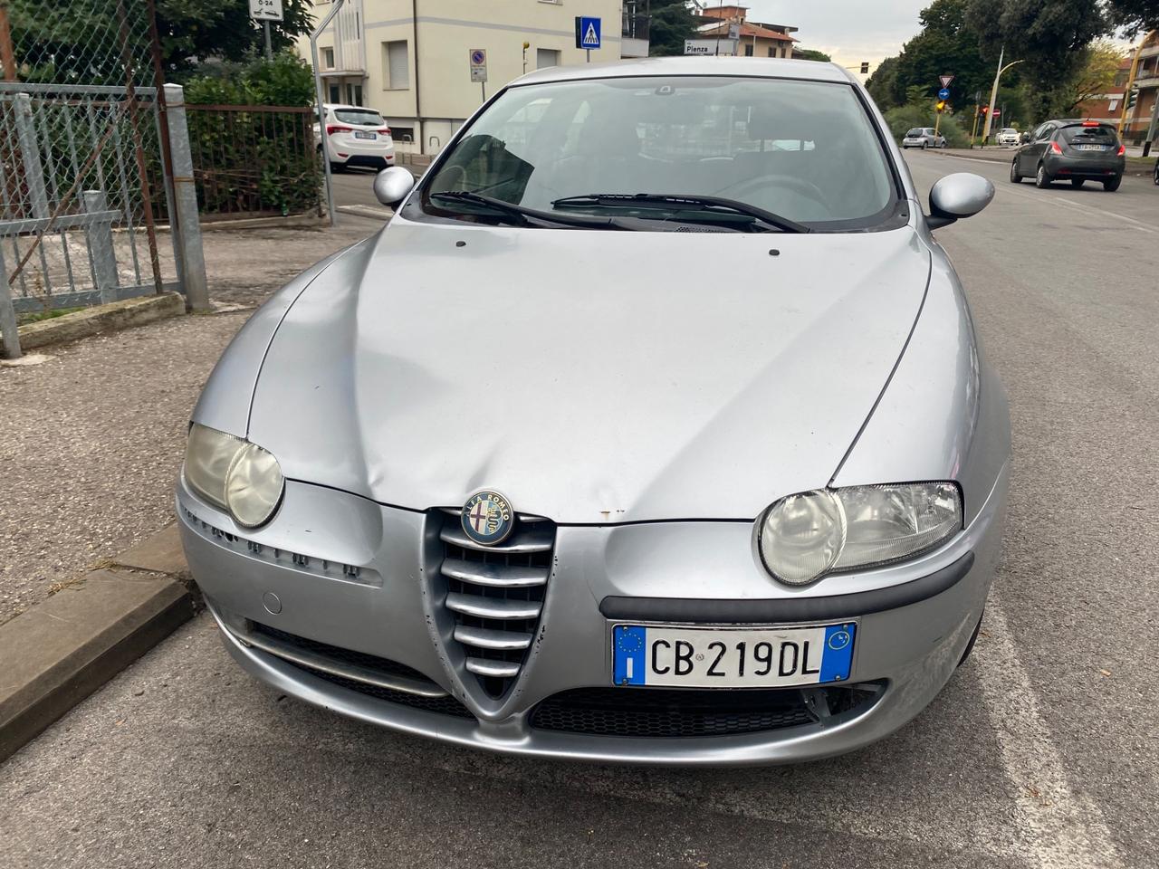 Alfa Romeo 147 1.6i 16V Twin Spark cat 3p. Distinctive