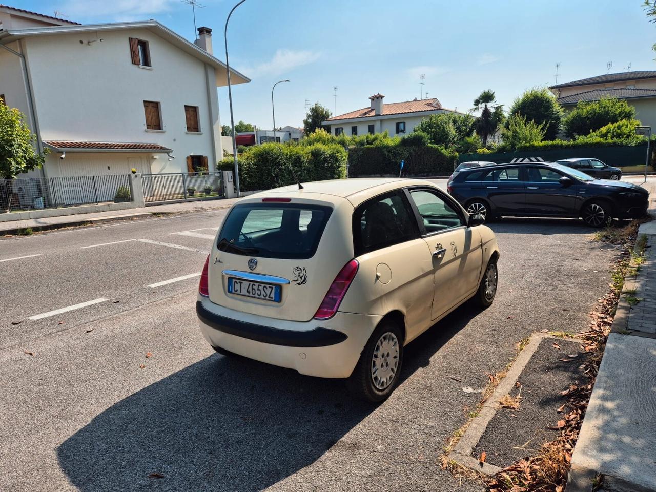 Lancia Ypsilon 1.2 Oro Giallo