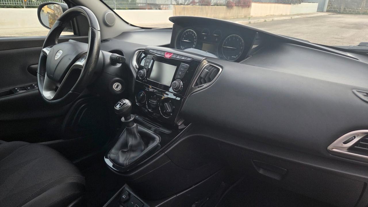 Lancia Ypsilon 1.2 69 CV 5 porte GPL Ecochic Platinum