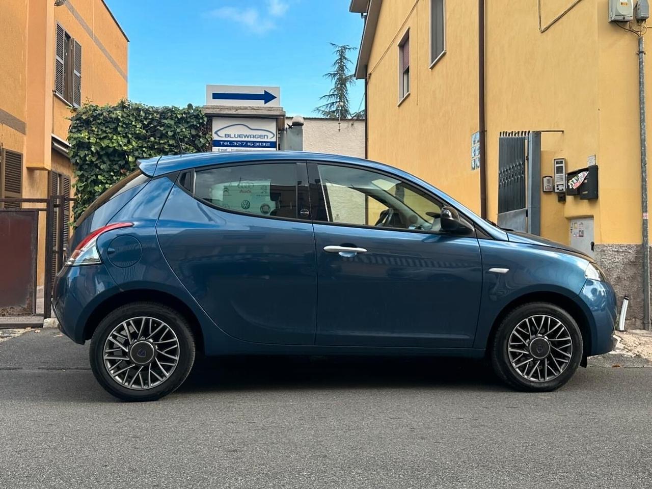Lancia Ypsilon 1.0 FireFly 5 porte S&S Hybrid Ecochic Silver