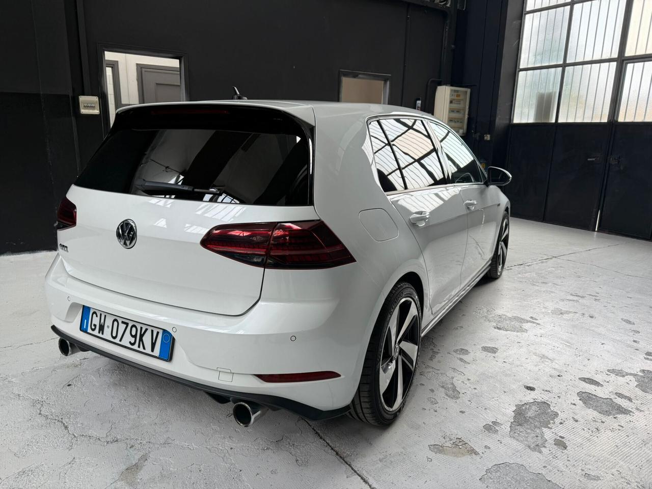 Volkswagen Golf GTI Performance 2.0 230 CV TSI DSG 5p.
