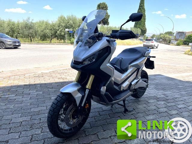 HONDA X-ADV 750 .