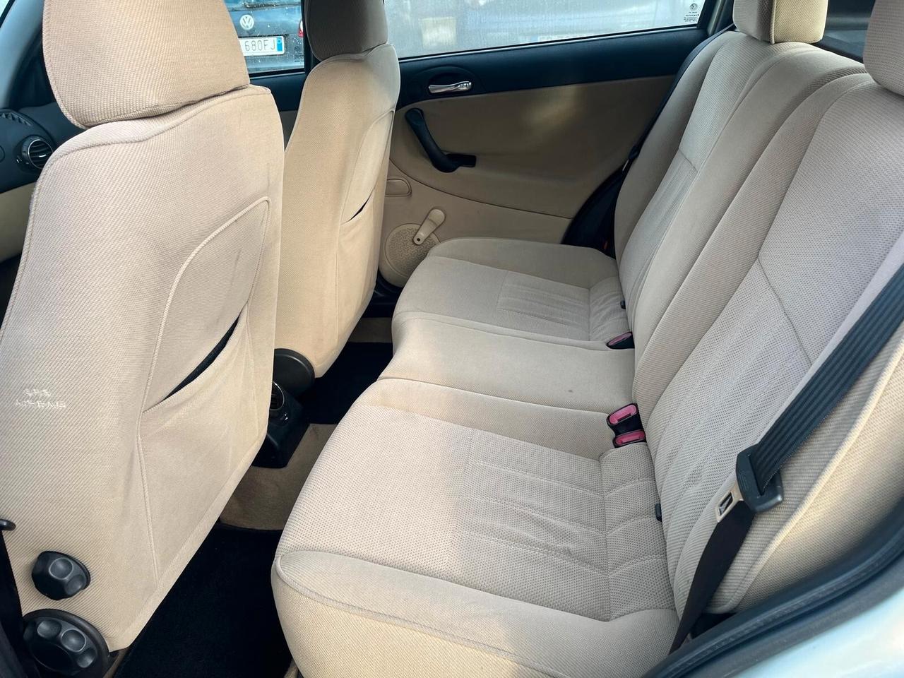 Alfa Romeo 147 1.6i 16V Twin Spark cat 5p. Distinctive