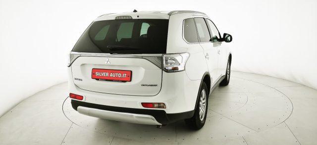 MITSUBISHI Outlander 2.2 DI-D 4WD Instyle 5p.