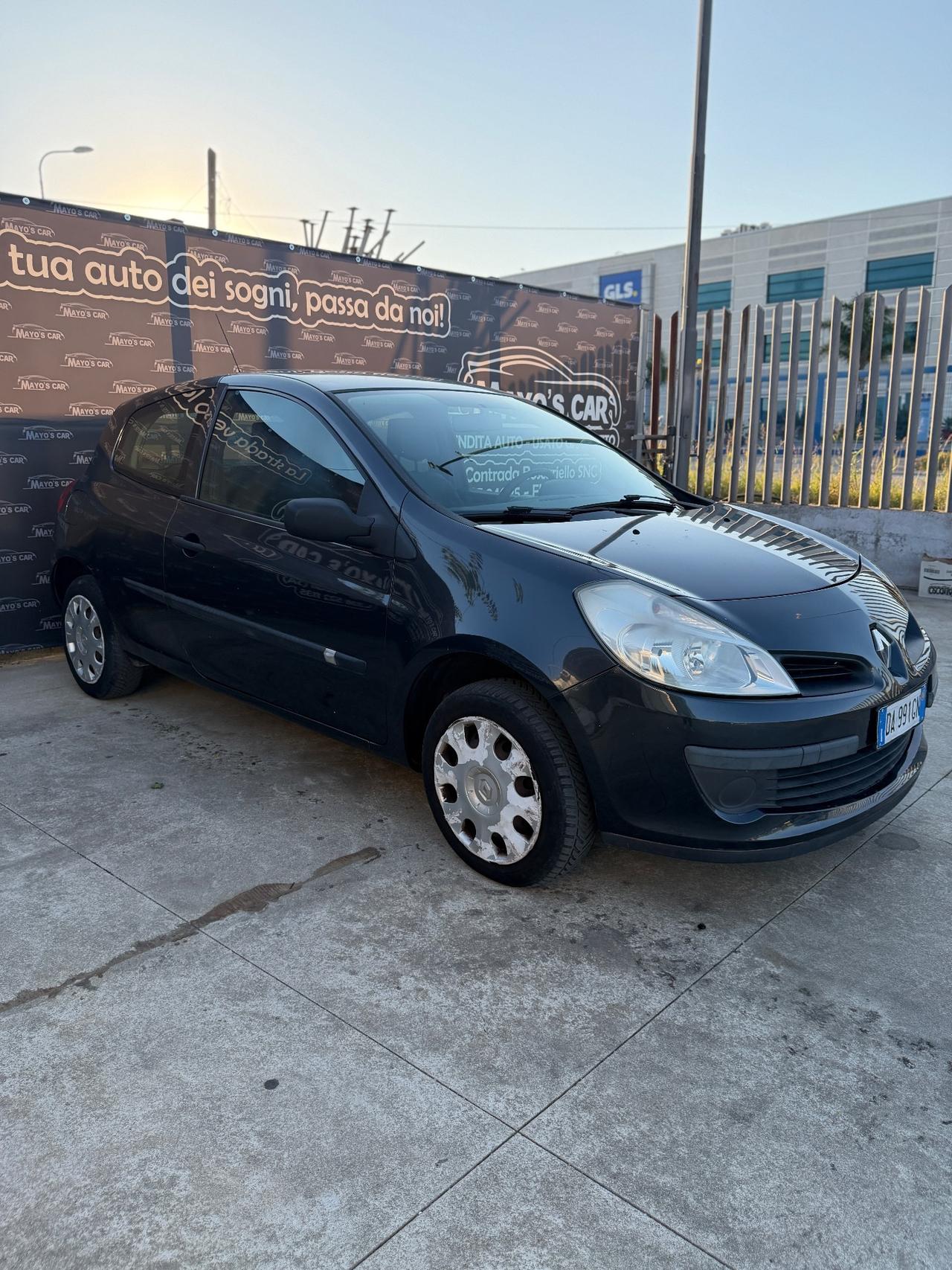 RENAULT CLIO (anno 2006)