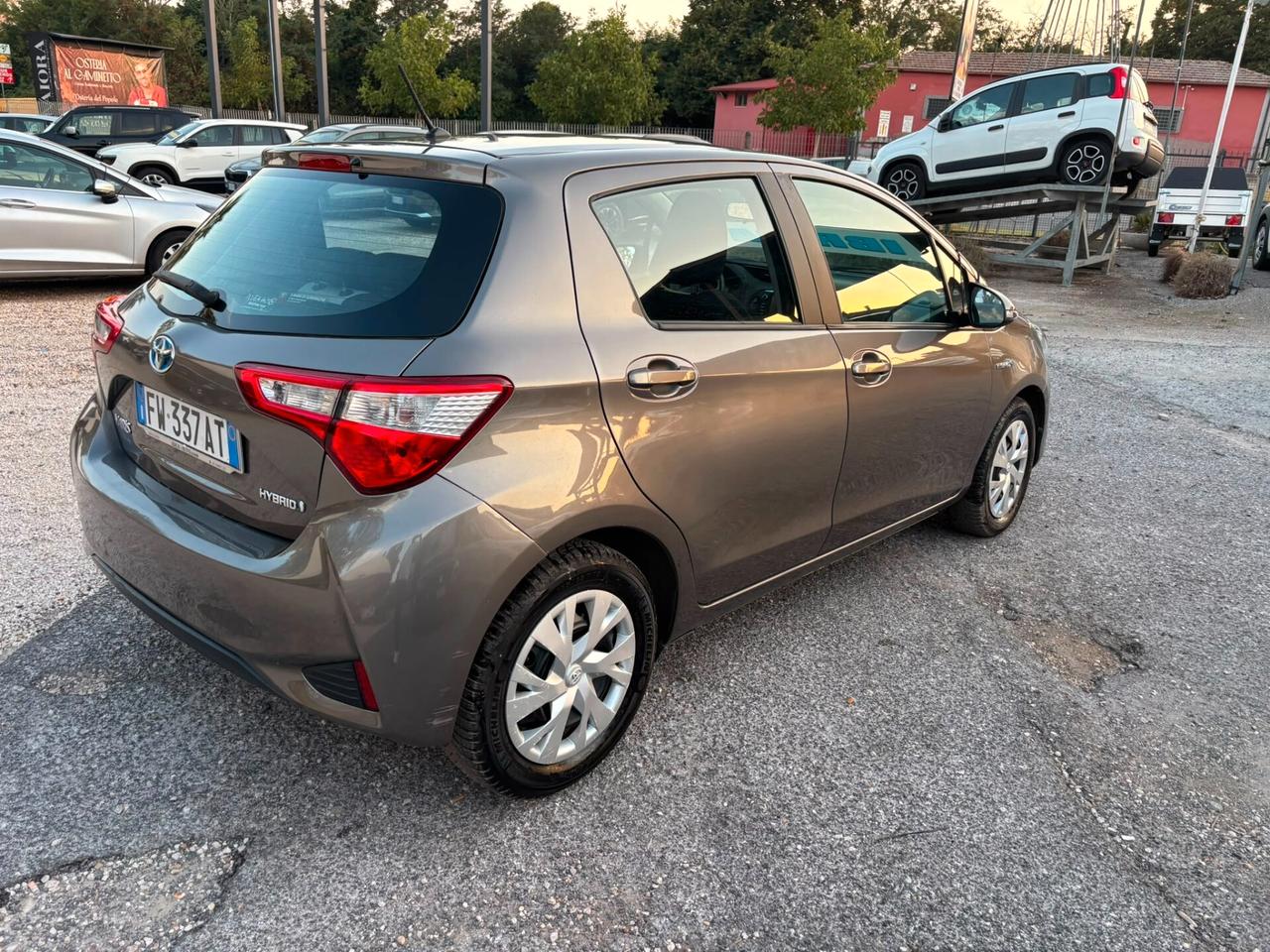 Toyota Yaris 1.5 Hybrid 5 porte Business