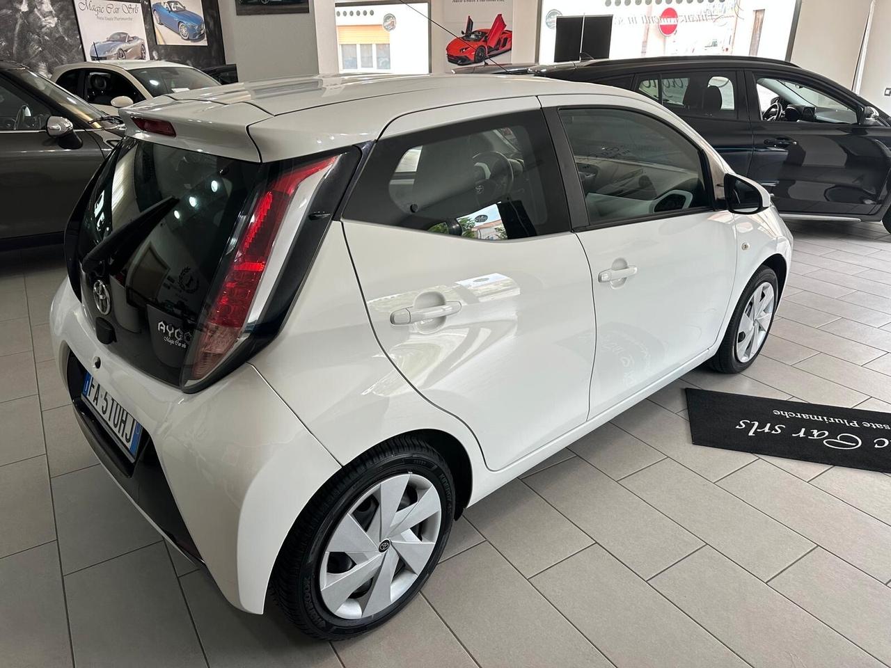 Toyota Aygo 1.0 VVT-i 69 CV 5 porte x-wave