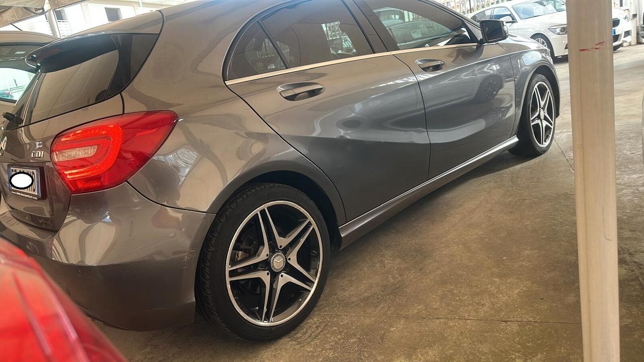 MERCEDES A180 PREMIUM INTERNI IN PELLE... FULL..
