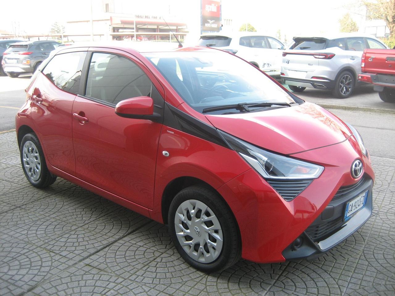 Toyota Aygo Connect 1.0 VVT-i 72 CV 5 porte x-play