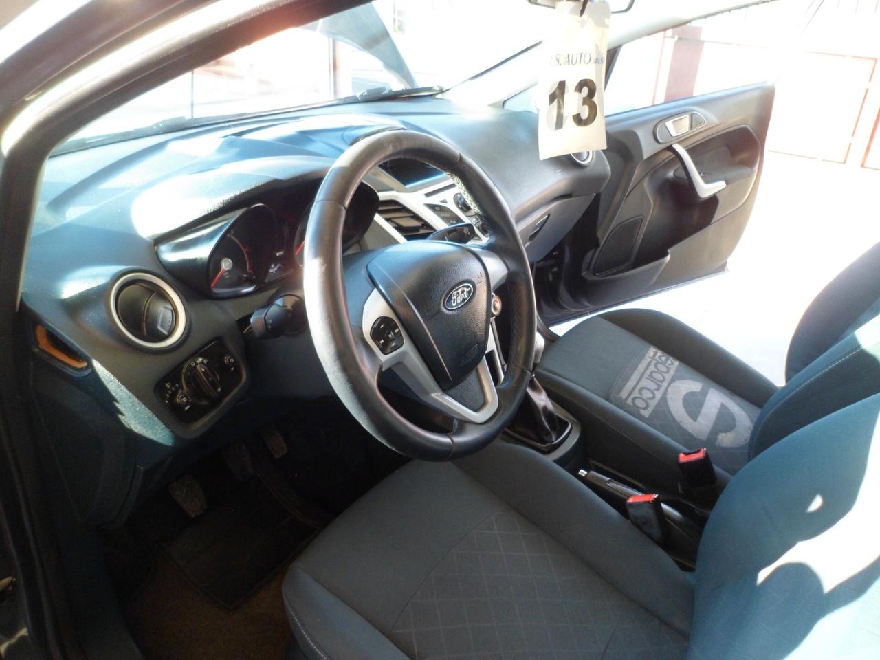 Ford Fiesta 1.4 TDCi 70CV 5 porte full 12