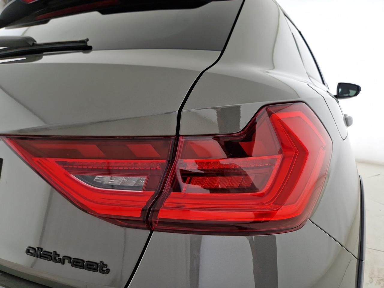 Audi A1 allstreet 30 1.0 tfsi identity contrast 116cv s tronic