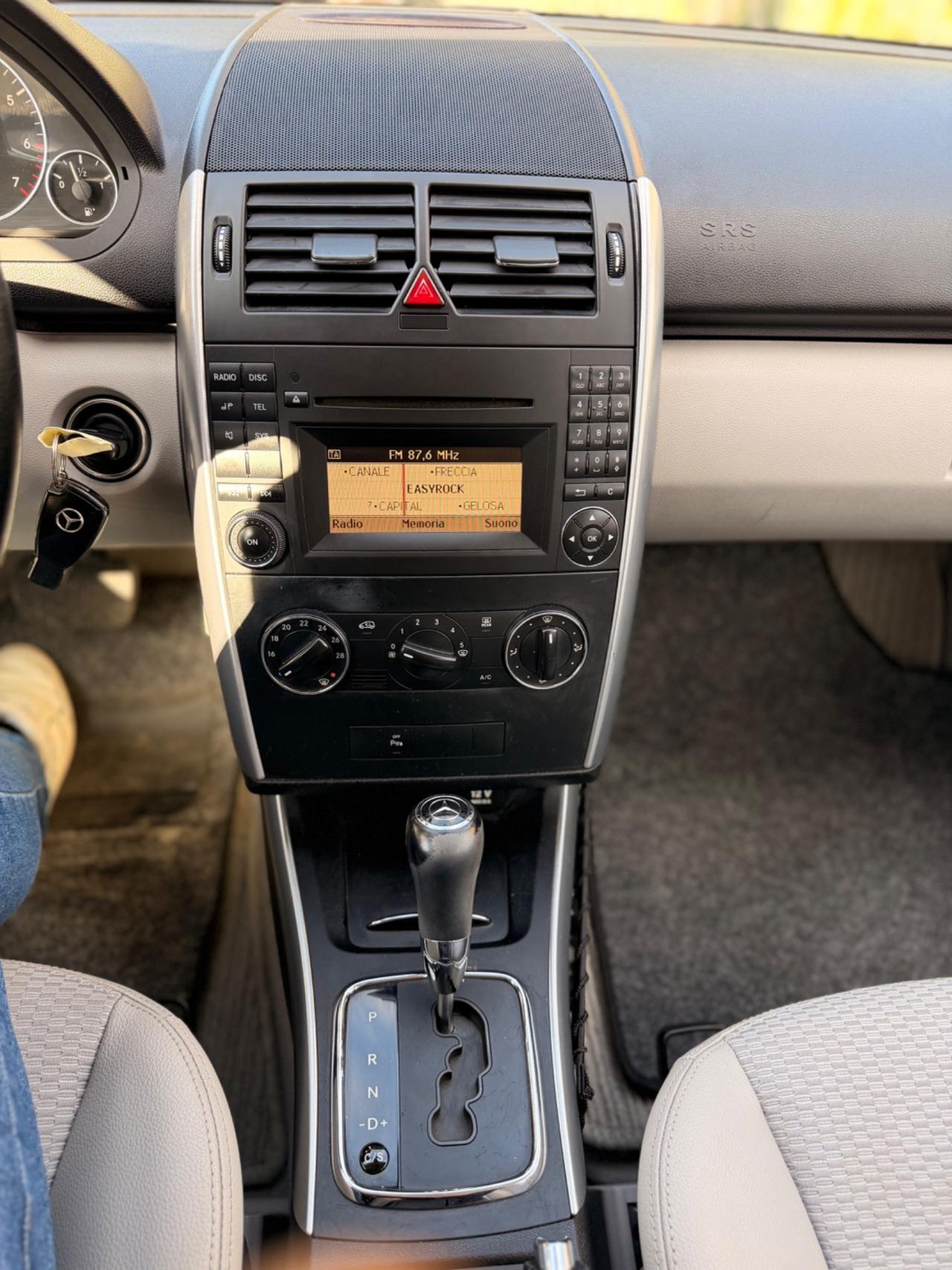 MERCEDES A180 automatico benzina neopatentati