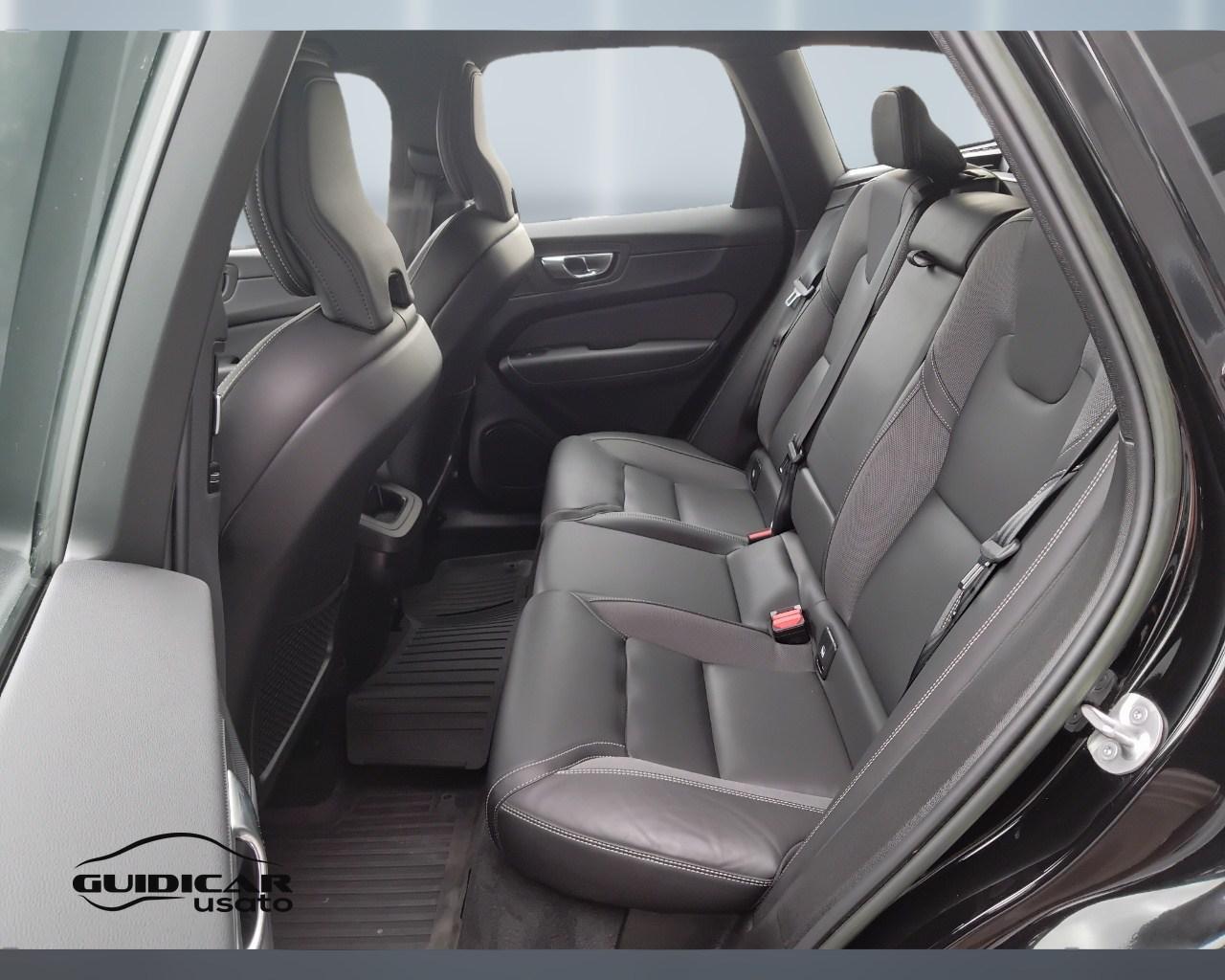 VOLVO XC60 II 2022 - XC60 2.0 b4 Plus Dark awd auto