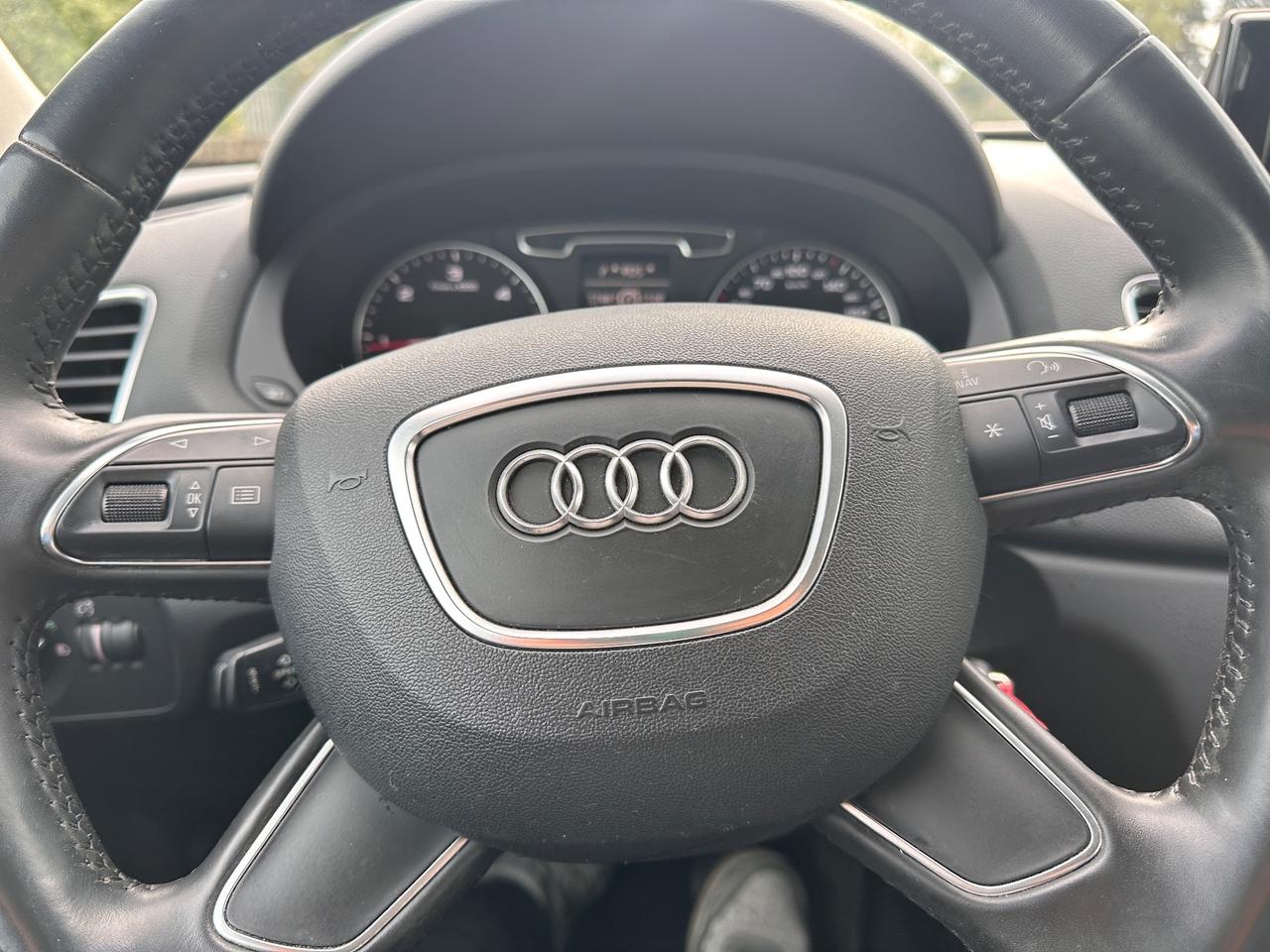 Audi Q3 2.0 TDI Advanced-2013 LED/17"