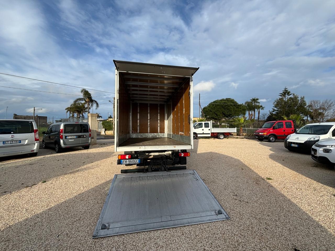 Peugeot Boxer con cassa in alluminio e sponda idraulica
