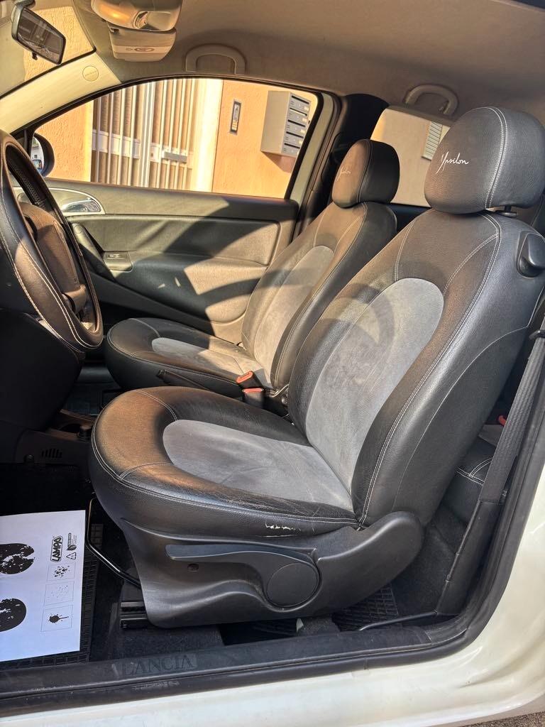 Lancia Ypsilon 1.3 MJT 75 CV MomoDesign