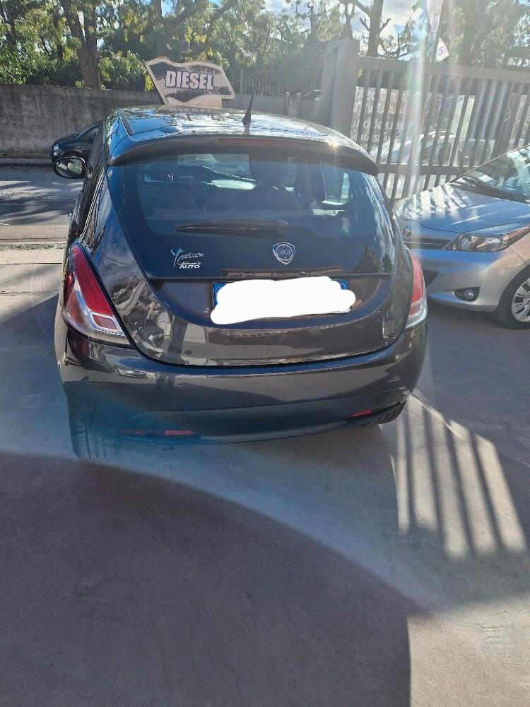 Lancia Ypsilon 1.3 MJT 16V 95 CV 5 porte