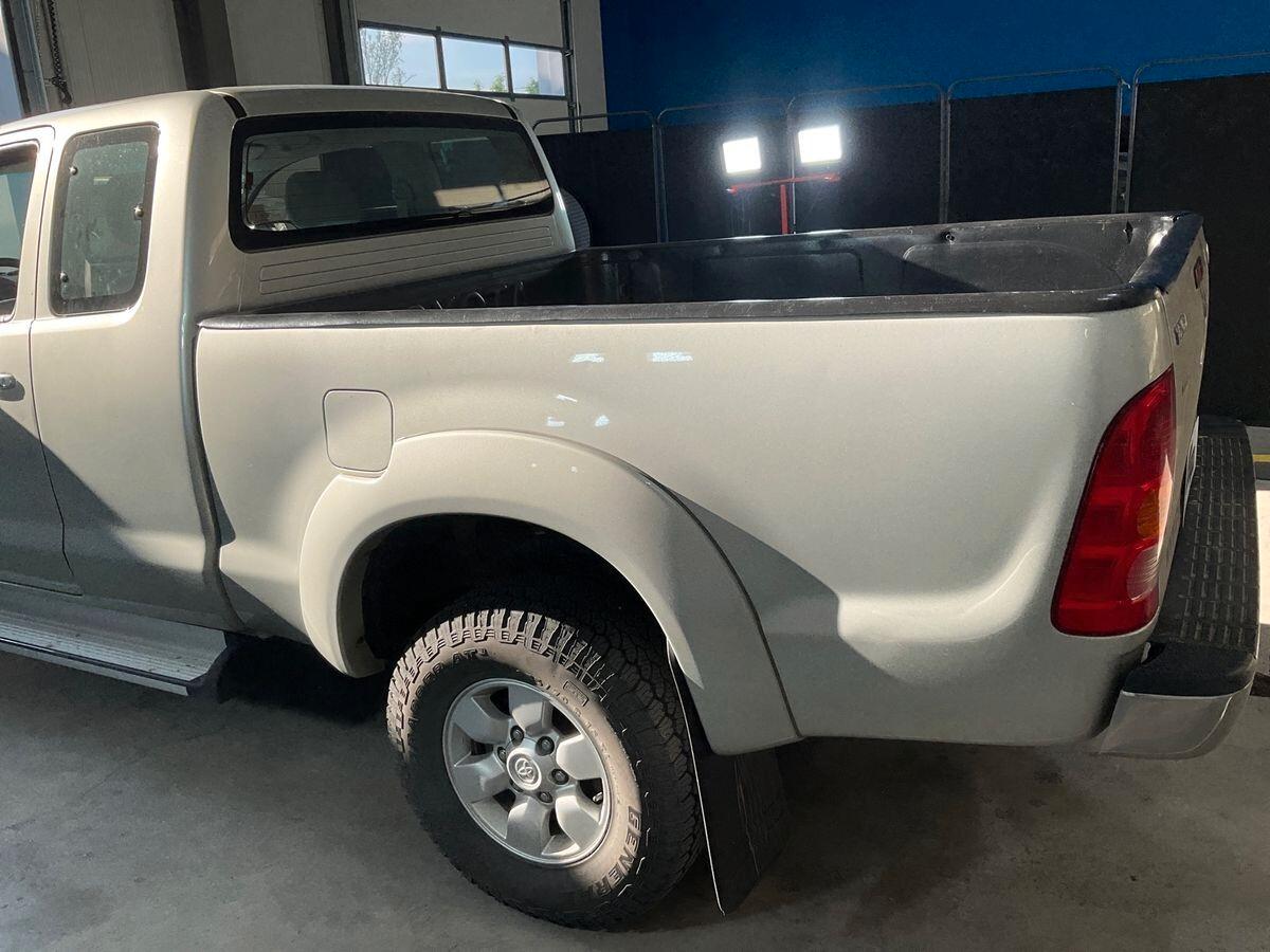 Toyota Hilux 2.5 D-4D 4WD 2p. Extra Cab SR 4x4