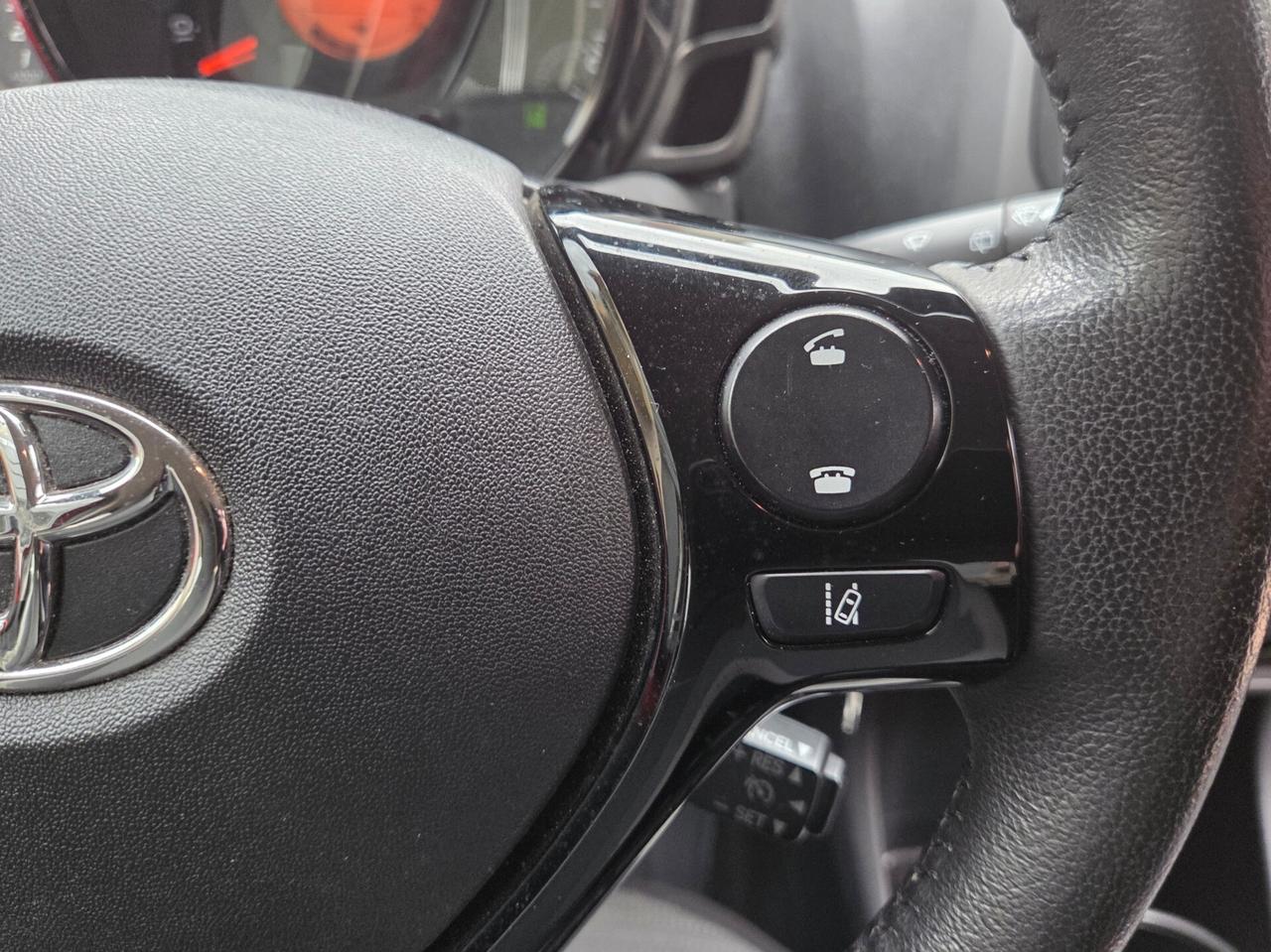 Toyota Aygo Connect 1.0 VVT-i 72 CV 5 porte X-Cool