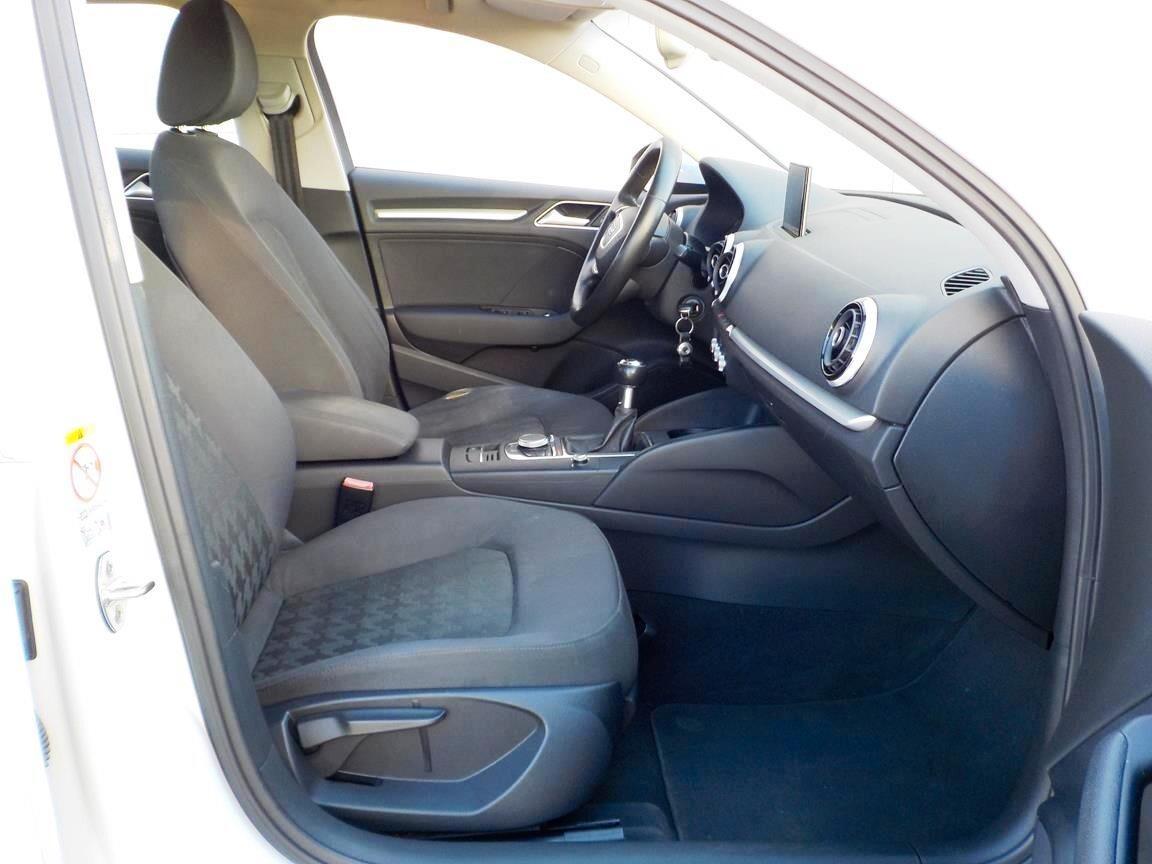 Audi A3 Sedan 1.6 TDI clean diesel Young