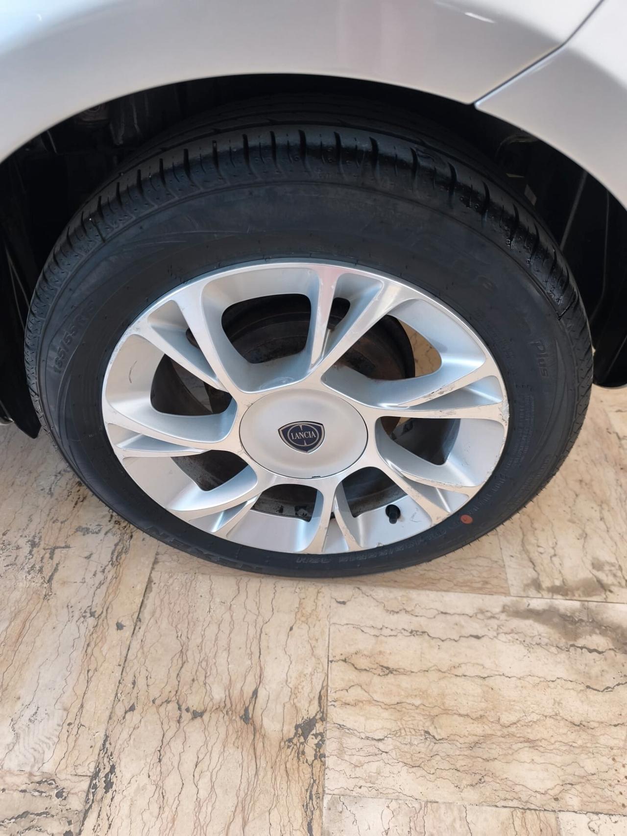 Lancia Ypsilon 1.2 69 CV 5 porte GPL Ecochic Platinum