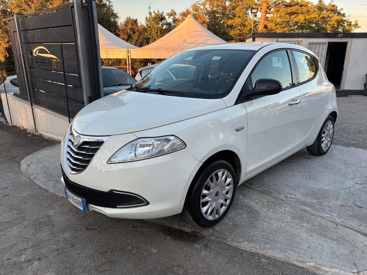 Lancia Ypsilon 1.2 69 CV 5 porte Silver