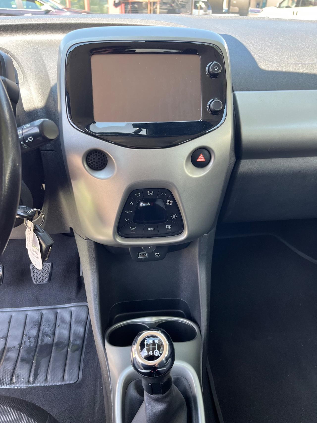 Toyota Aygo 1.0 VVT-i 69 CV 5 porte x-play TSS