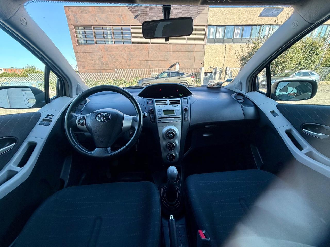 Toyota Yaris 1.3benz 2008 156.000km per neopatentati