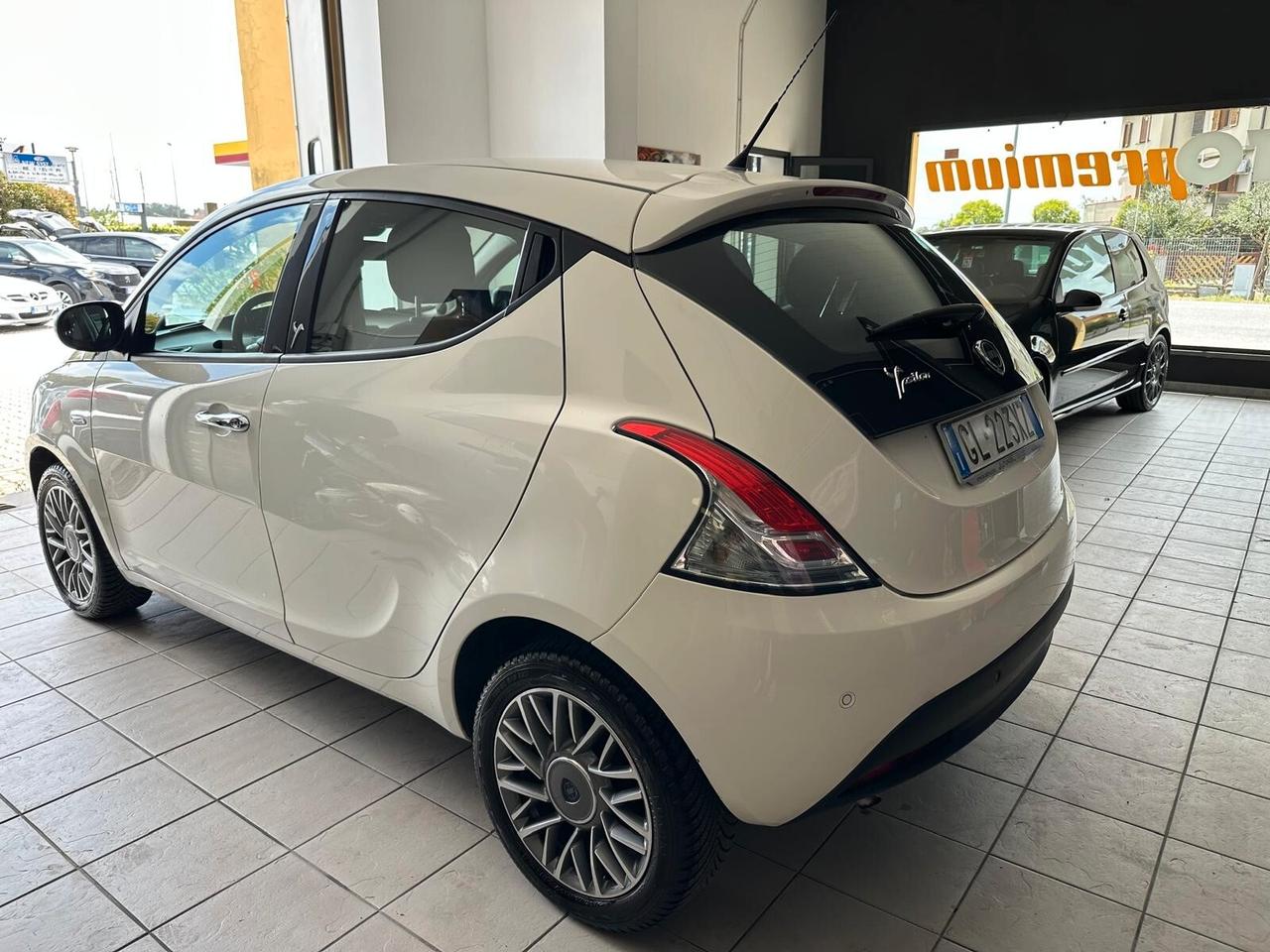 Lancia Ypsilon 1.2 69 CV 5 porte S&S Platinum
