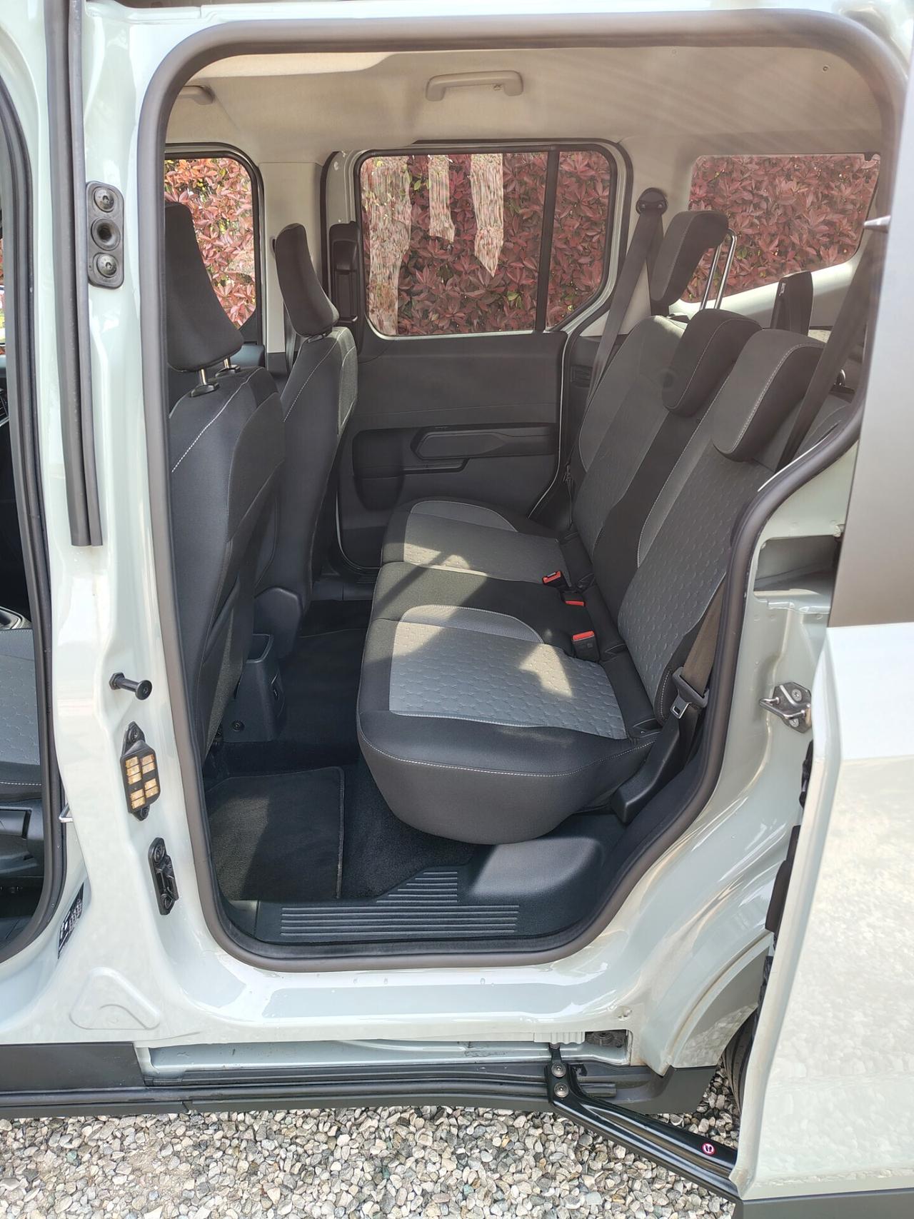 Ford Tourneo Courier 1.0 EcoBoost Titanium