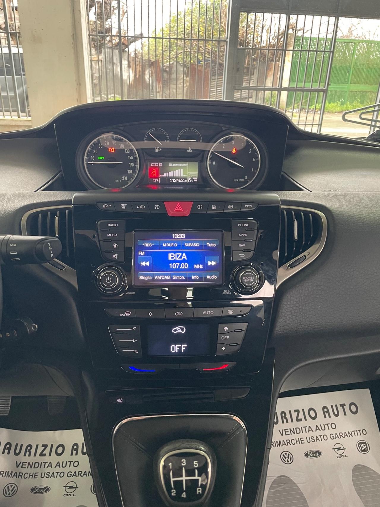 Lancia Ypsilon 1.2 69 CV 5 porte GPL Ecochic Unyca tetto nav sensori pelle