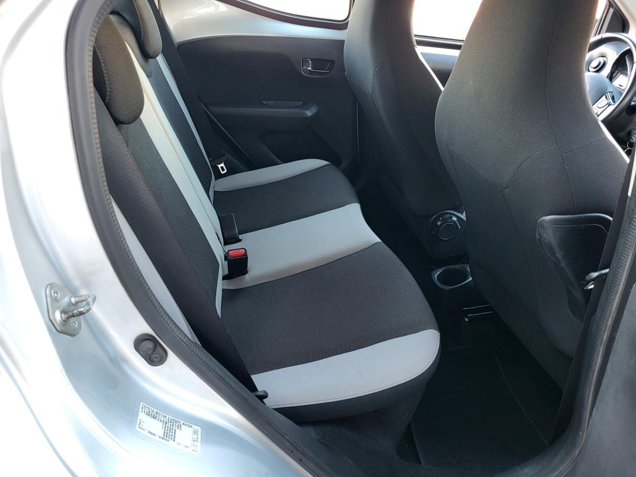 Toyota Aygo 1.0 VVT 5 PORTE X-PLAY *** RETROCAMERA -CRUISE CONTROL ***