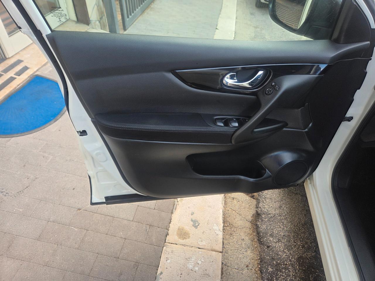 NISSAN QASHQAI TETTO PANORAMICO NAVIGAT TELECAM KMCERT