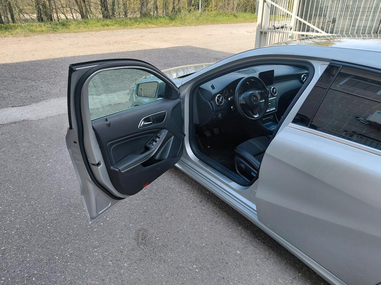 Mercedes-Benz A 180 1.6 Premium UNICO PROP.