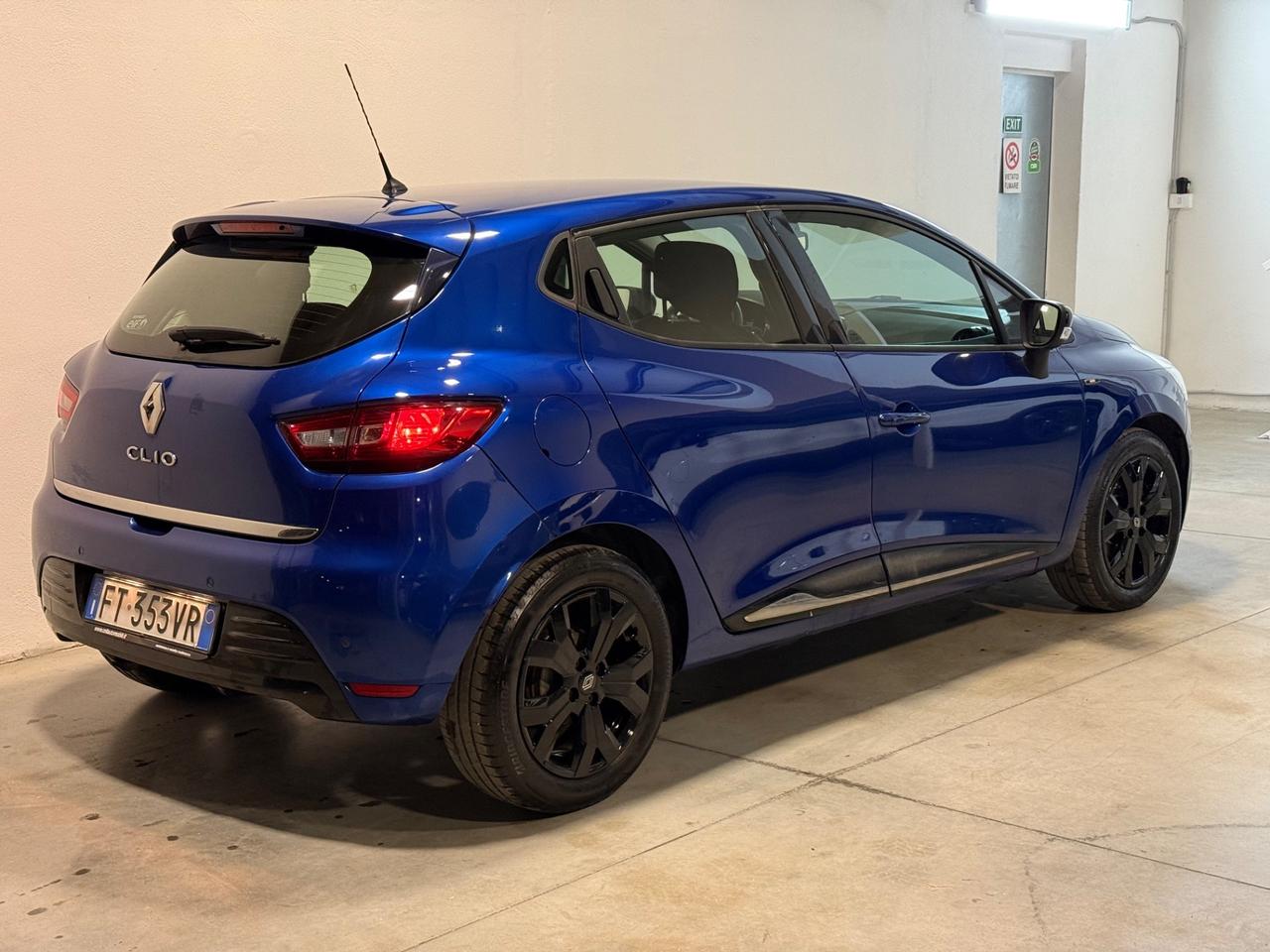 Renault Clio 1.5 dci 75 CV Moschino 5P