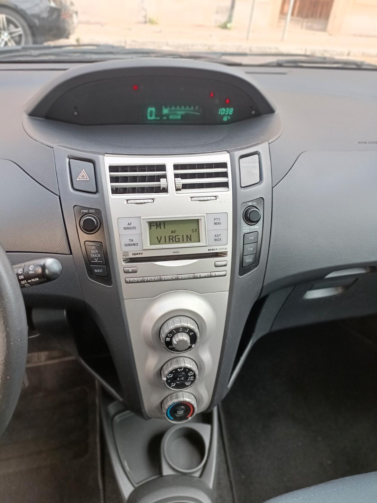 Toyota Yaris 1.0 5 porte