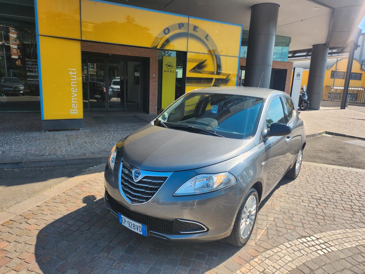 Lancia Ypsilon 1.3 MJT 16V 95 CV 5 porte S&S Silver