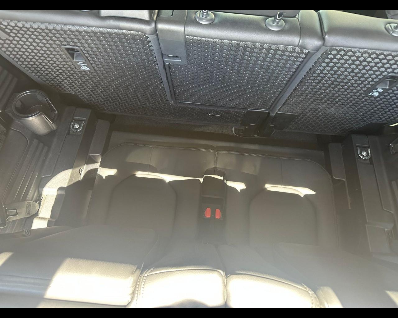 LAND ROVER Defender 110 3.0d i6 mhev SE awd 200cv auto 7 p.ti