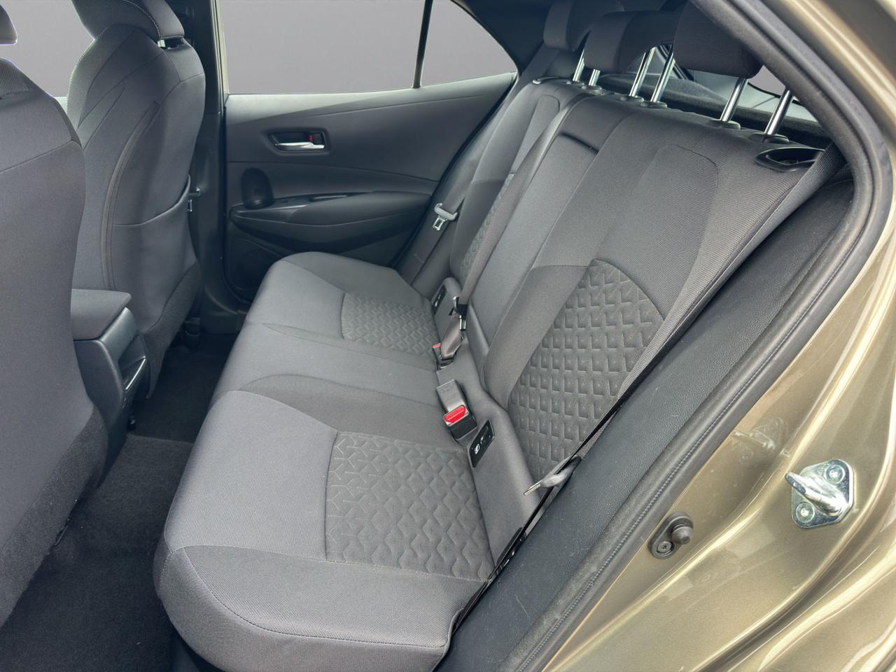 Toyota Corolla 1.8h Active cvt